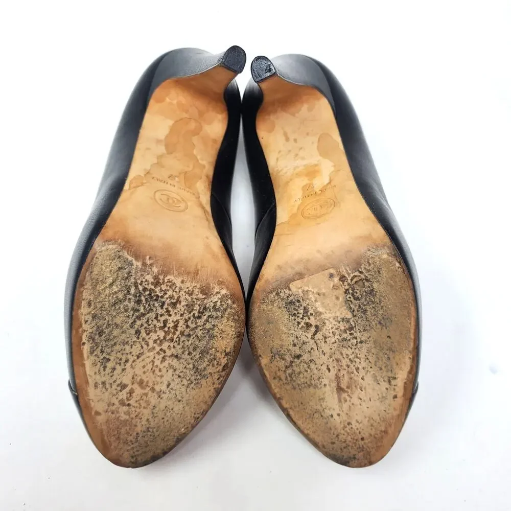 Chanel Cap Toe Leather CC Logo Pumps Interlocking Heels Black Karl Lagerfeld 37